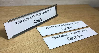 Desk signs with interchangeable nameplate