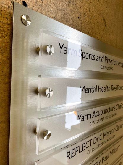 Changeble nameplate signs for doctor and dental surgeries