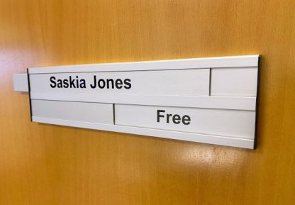 Interchangeable In use vacant busy free slider door signs